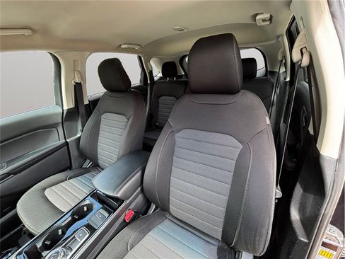 Used 2020 Ford Edge SE image 19