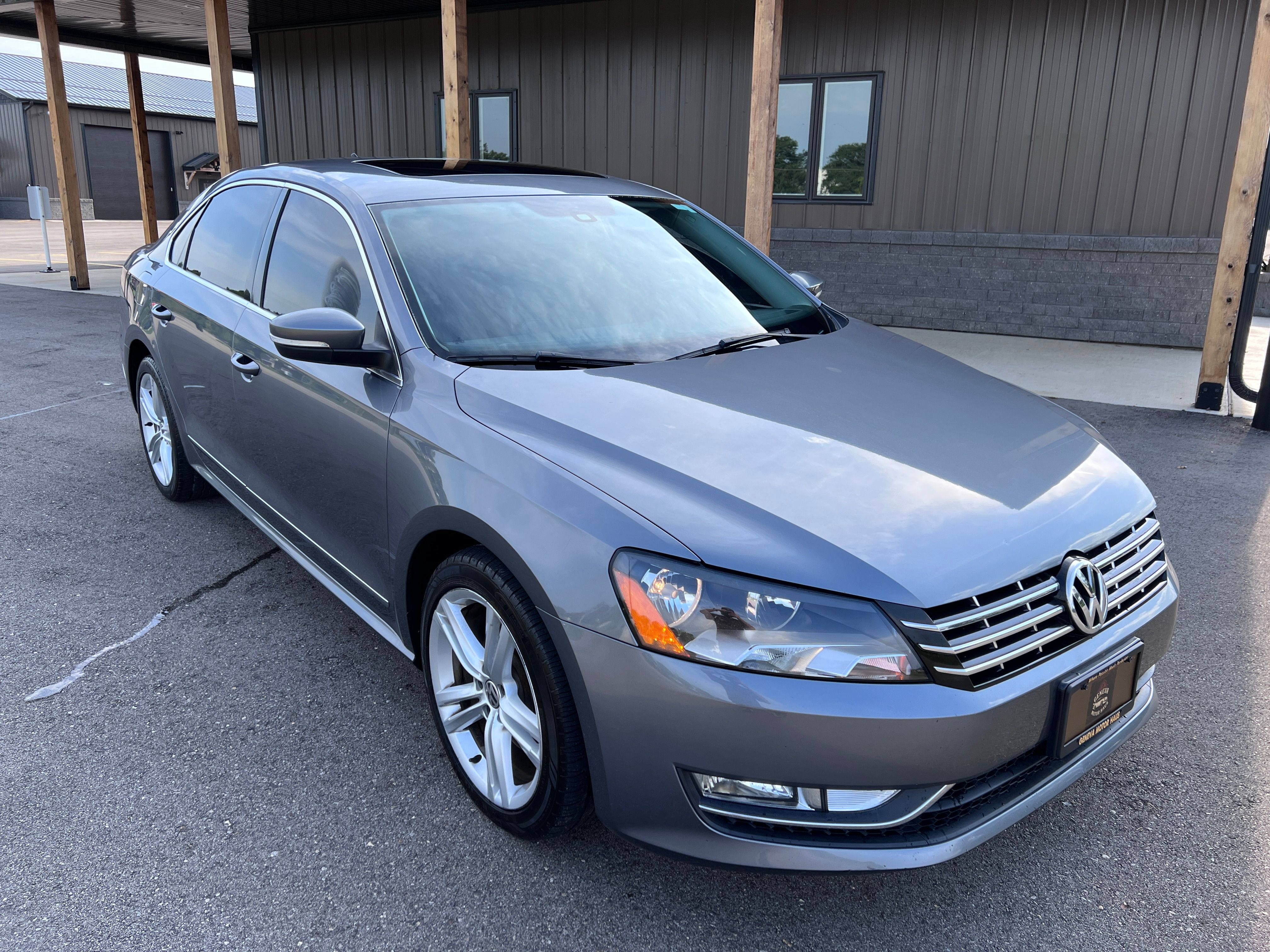 Used 2015 Volkswagen Passat TDI SE FWD image 3