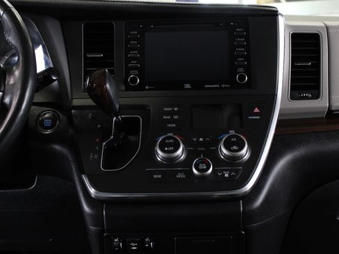 Used 2018 Toyota Sienna AWD image 5