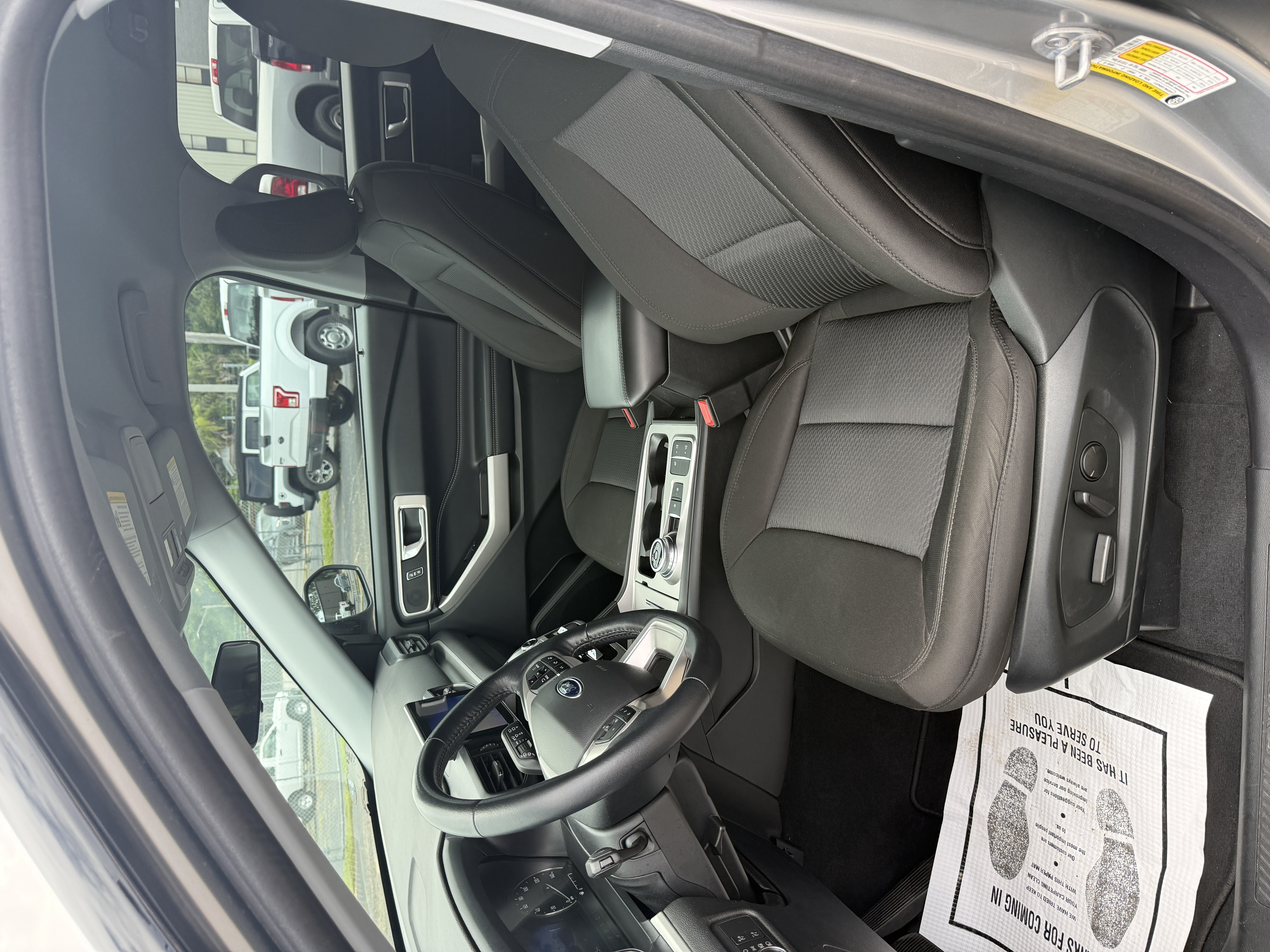 Used 2022 Ford Explorer 2WD XLT image 7