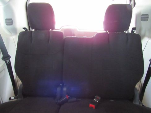 Used 2012 Dodge Grand Caravan SXT FWD image 18