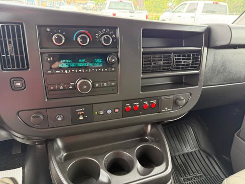 Used 2016 Chevrolet Express 2500 image 14