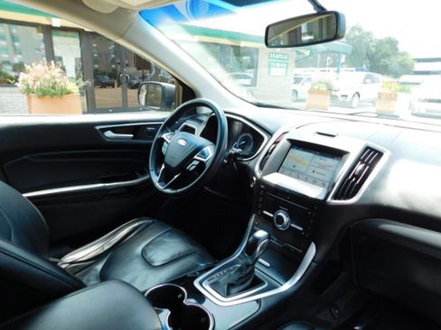 Used 2018 Ford Edge FWD Titanium image 23
