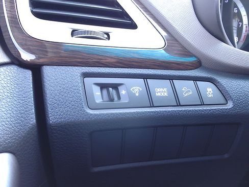 Used 2018 Hyundai Santa Fe Sport image 24