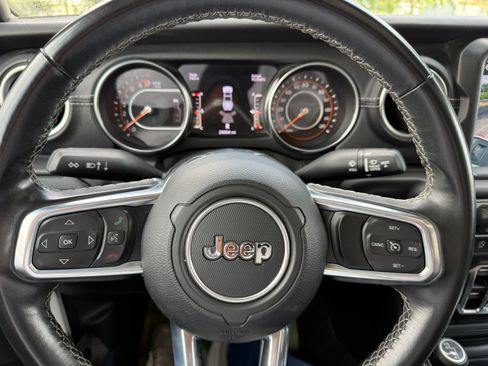 Used 2021 Jeep Gladiator Overland AWD/4WD image 8