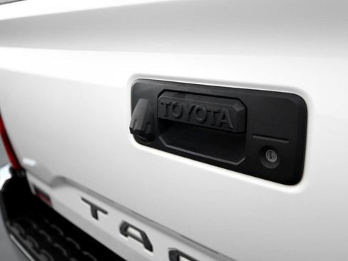 Used 2019 Toyota Tacoma TRD Off-Road image 19