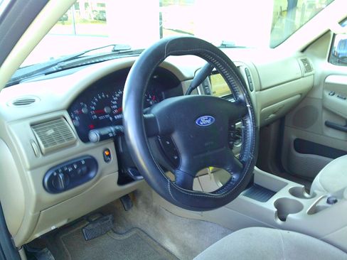 Used 2003 Ford Explorer XLT image 8