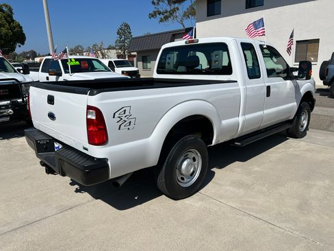 Used 2011 Ford F250 4x4 SuperCab Super Duty image 4