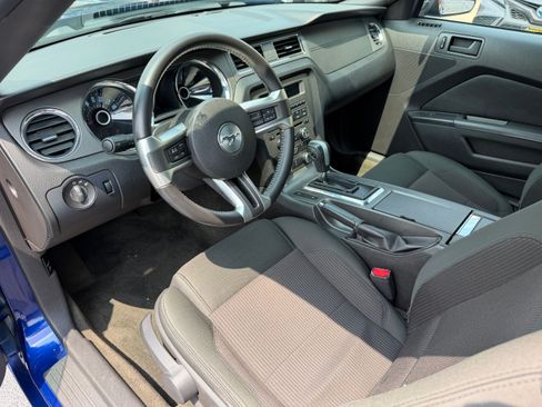 Used 2014 Ford Mustang Convertible RWD image 7