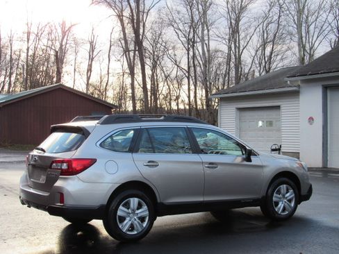 Used 2016 Subaru Outback 2.5i Premium image 11