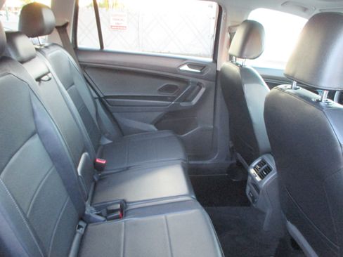 Used 2020 Volkswagen Tiguan SEL Premium image 14