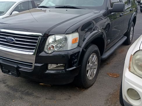 Used 2008 Ford Explorer XLT image 2