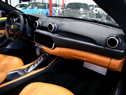 Used 2020 Ferrari Portofino image 32