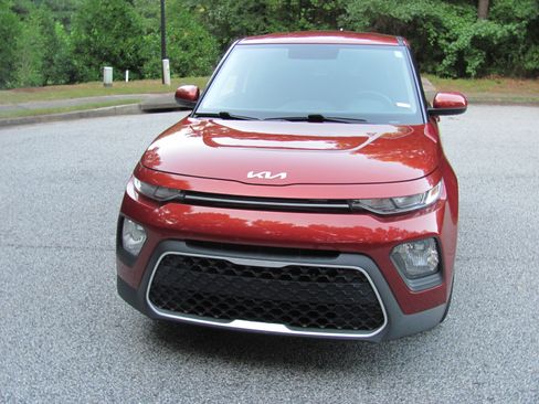 Used 2022 Kia Soul LX FWD image 3