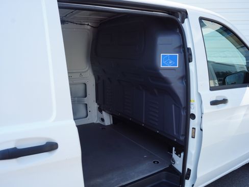 Used 2016 Mercedes-Benz Metris image 7