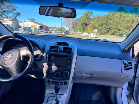 Used 2013 Toyota Corolla image 11