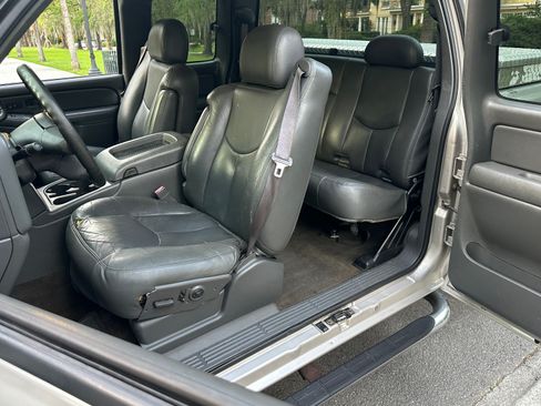 Used 2005 Chevrolet Silverado 2500 4x4 Extended Cab image 26