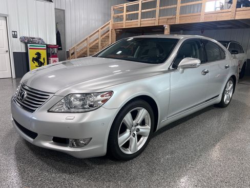 Used 2011 Lexus LS 460 Luxury RWD image 4