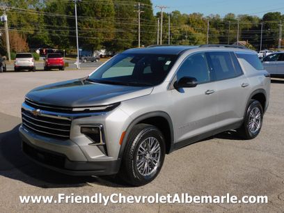 Used 2025 Chevrolet Traverse LT