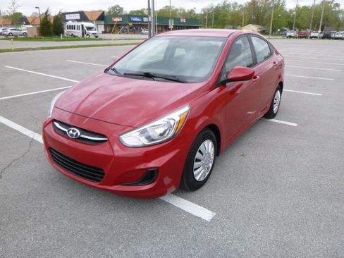 Used 2016 Hyundai Accent SE image 2