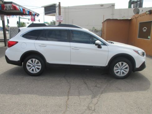 Used 2018 Subaru Outback 2.5i Premium Wagon 4D AWD/4WD image 1