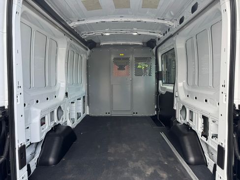 Used 2019 Ford Transit 150 130 Medium Roof RWD image 3