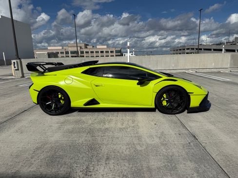 Used 2022 Lamborghini Huracan STO image 4