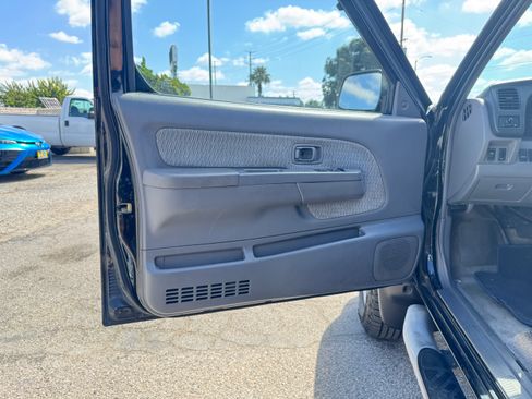 Used 2000 Nissan Frontier image 23