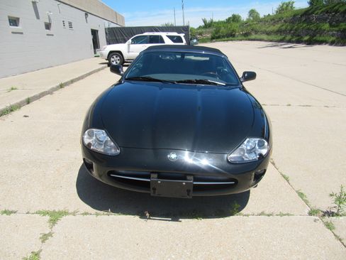 Used 2000 Jaguar XK8 Convertible RWD image 3