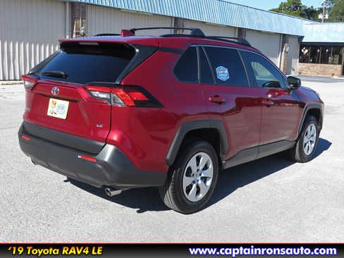 Used 2019 Toyota RAV4 LE image 3