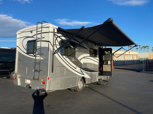 Used 2015 Mercedes-Benz Sprinter 4500 image 6