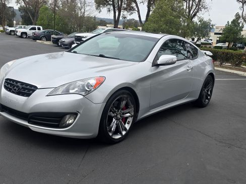 Used 2011 Hyundai Genesis Coupe 3.8 Grand Touring image 16