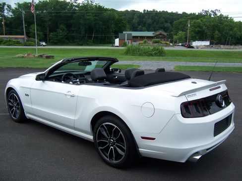 Used 2013 Ford Mustang GT Convertible RWD image 9
