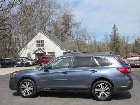 Used 2018 Subaru Outback 3.6R Limited image 4