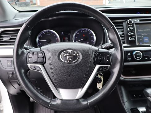 Used 2017 Toyota Highlander AWD LE Plus V6 image 22