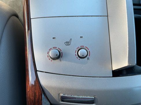 Used 2010 Toyota Avalon image 16