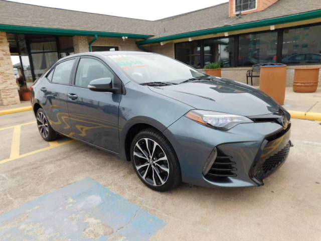 Used 2017 Toyota Corolla SE Sedan FWD image 2