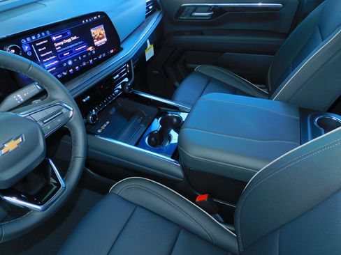 New 2026 Chevrolet Suburban Premier image 22