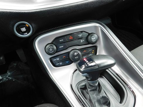 Used 2022 Dodge Challenger SXT RWD image 19