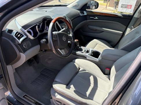 Used 2010 Cadillac SRX Luxury image 4