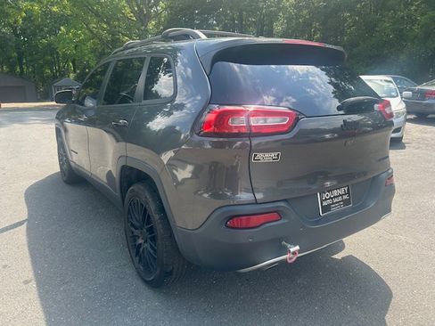 Used 2018 Jeep Cherokee FWD Limited image 4