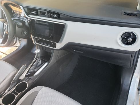 Used 2019 Toyota Corolla LE image 11