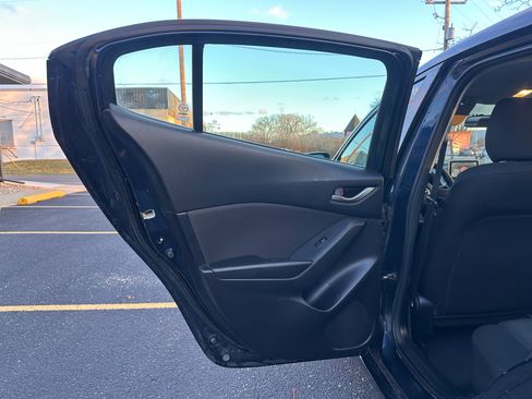 Used 2016 MAZDA MAZDA3 i Touring image 15