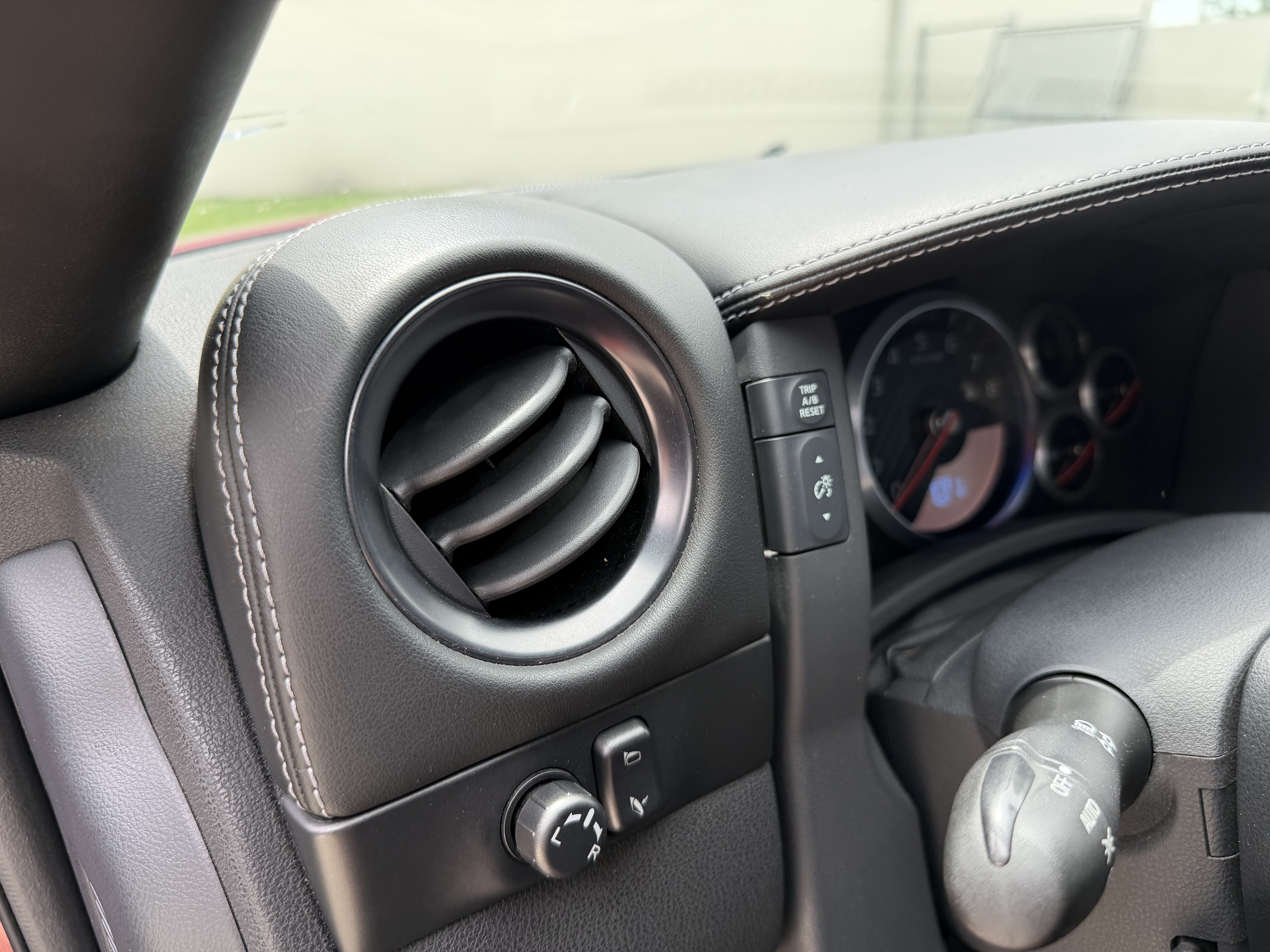 Used 2015 Nissan GT-R Premium AWD/4WD image 50
