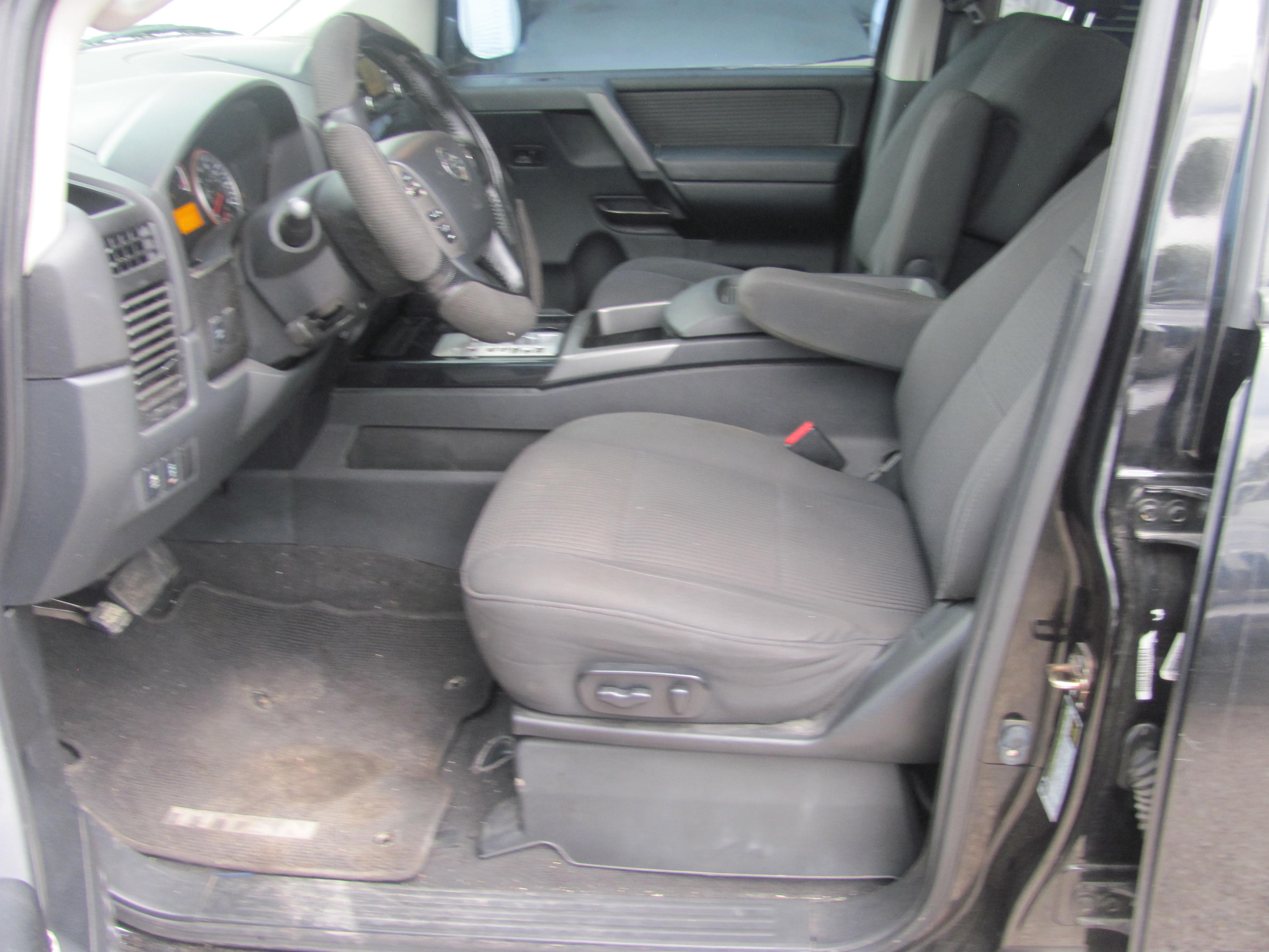 Used 2013 Nissan Titan 2WD Crew Cab image 4