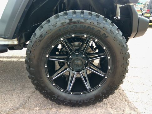 Used 2018 Jeep Wrangler Unlimited Sport image 25