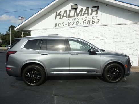Used 2022 Cadillac XT6 AWD Premium Luxury image 2