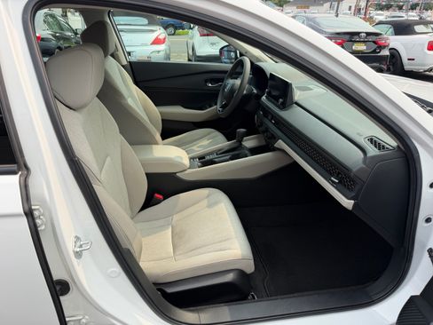 Used 2023 Honda Accord EX image 16