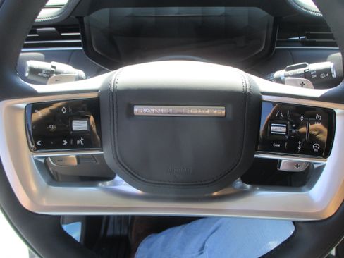 Used 2025 Land Rover Range Rover Long Wheelbase SE image 9