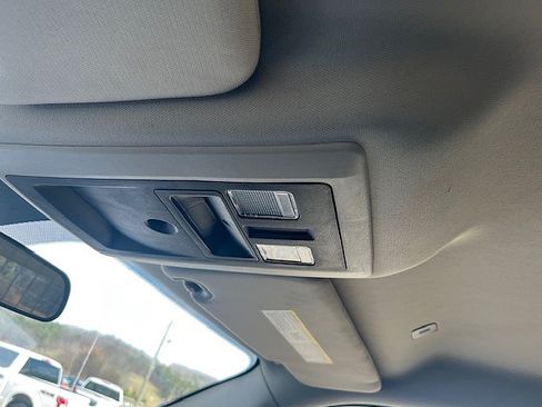 Used 2017 RAM 1500 SLT image 28